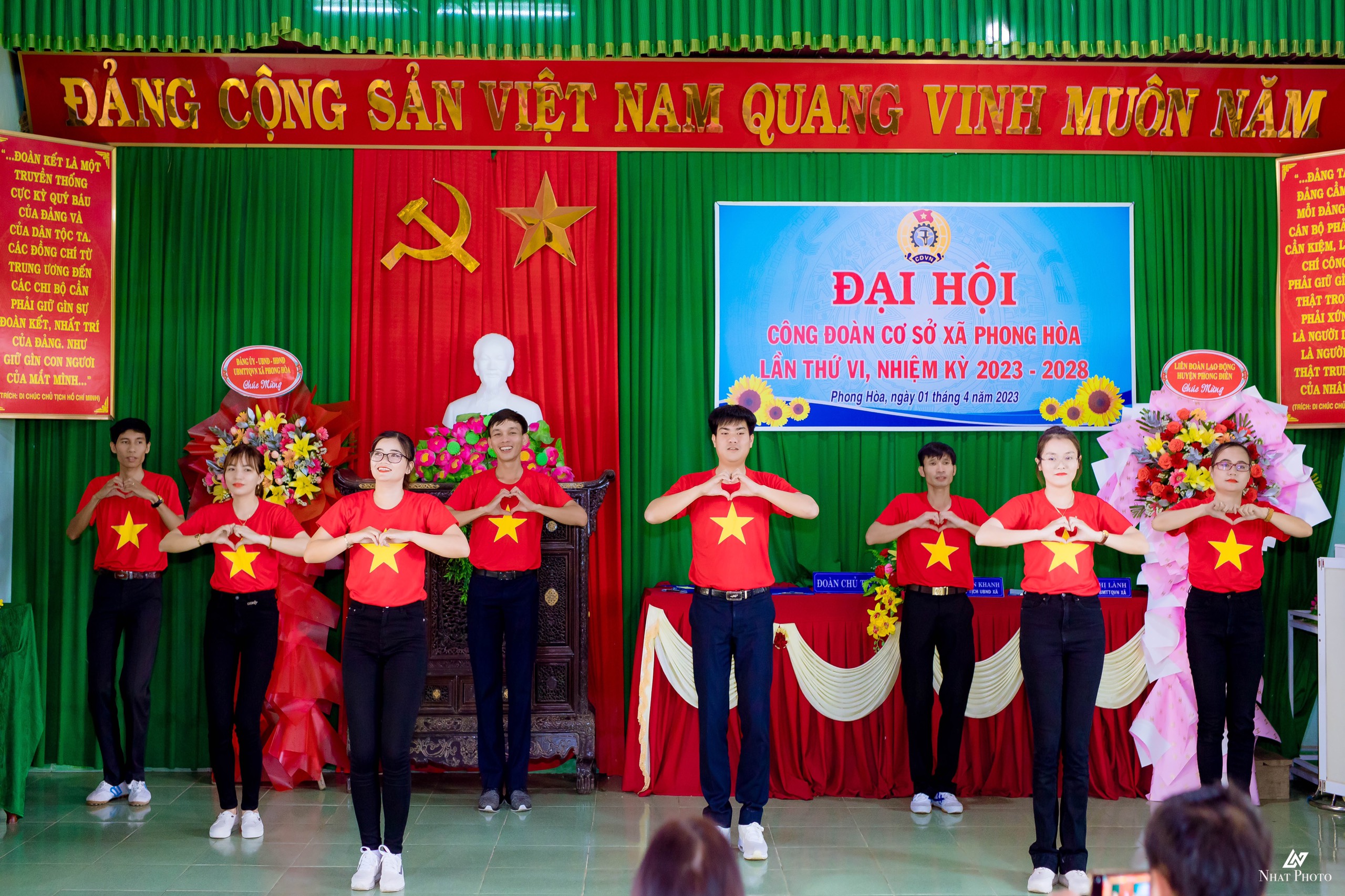 Văn nghệ chào mừng